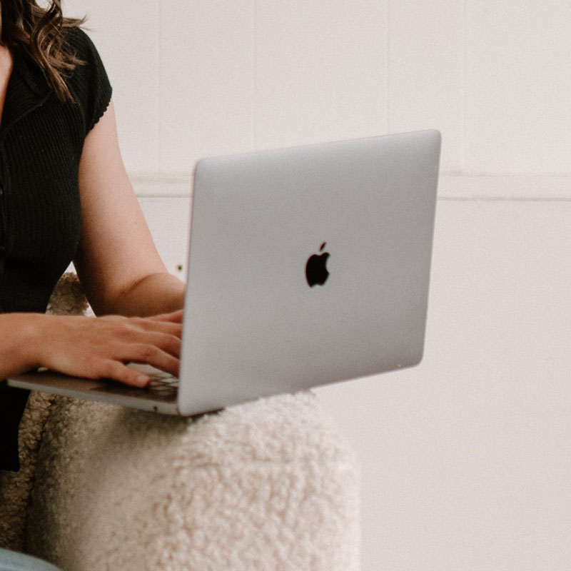 Image of a person on a computer downloading a free Bookkeeping-checklist